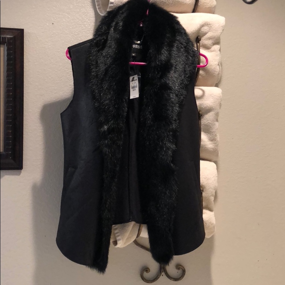 Black jacket vest with fur collar
